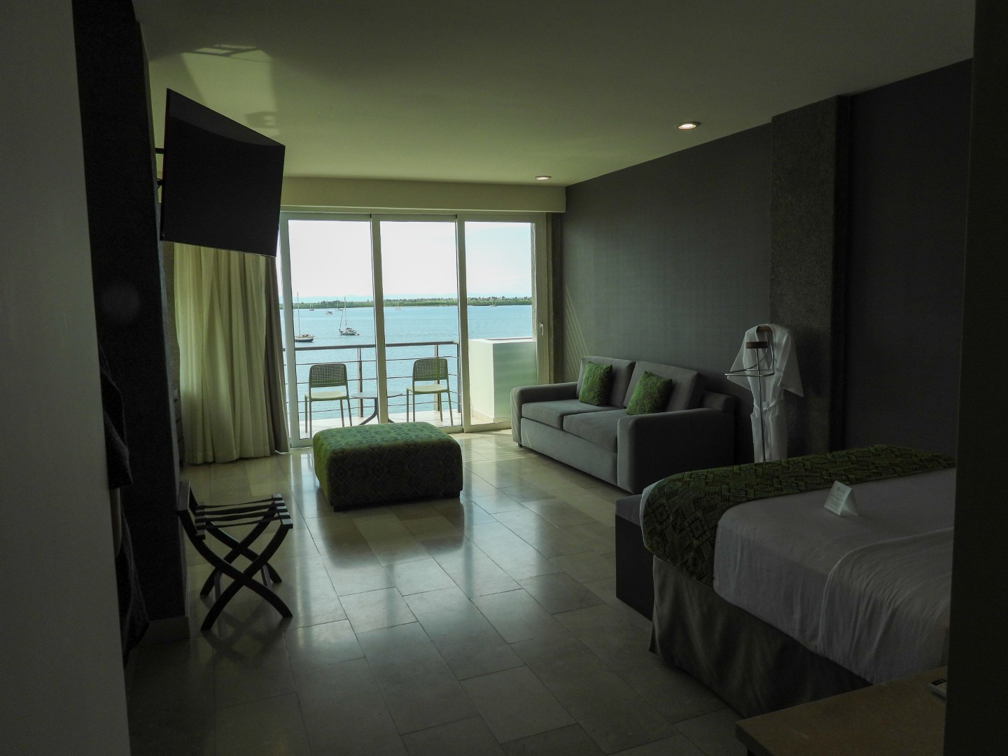 SevenCrown Master Suite Room