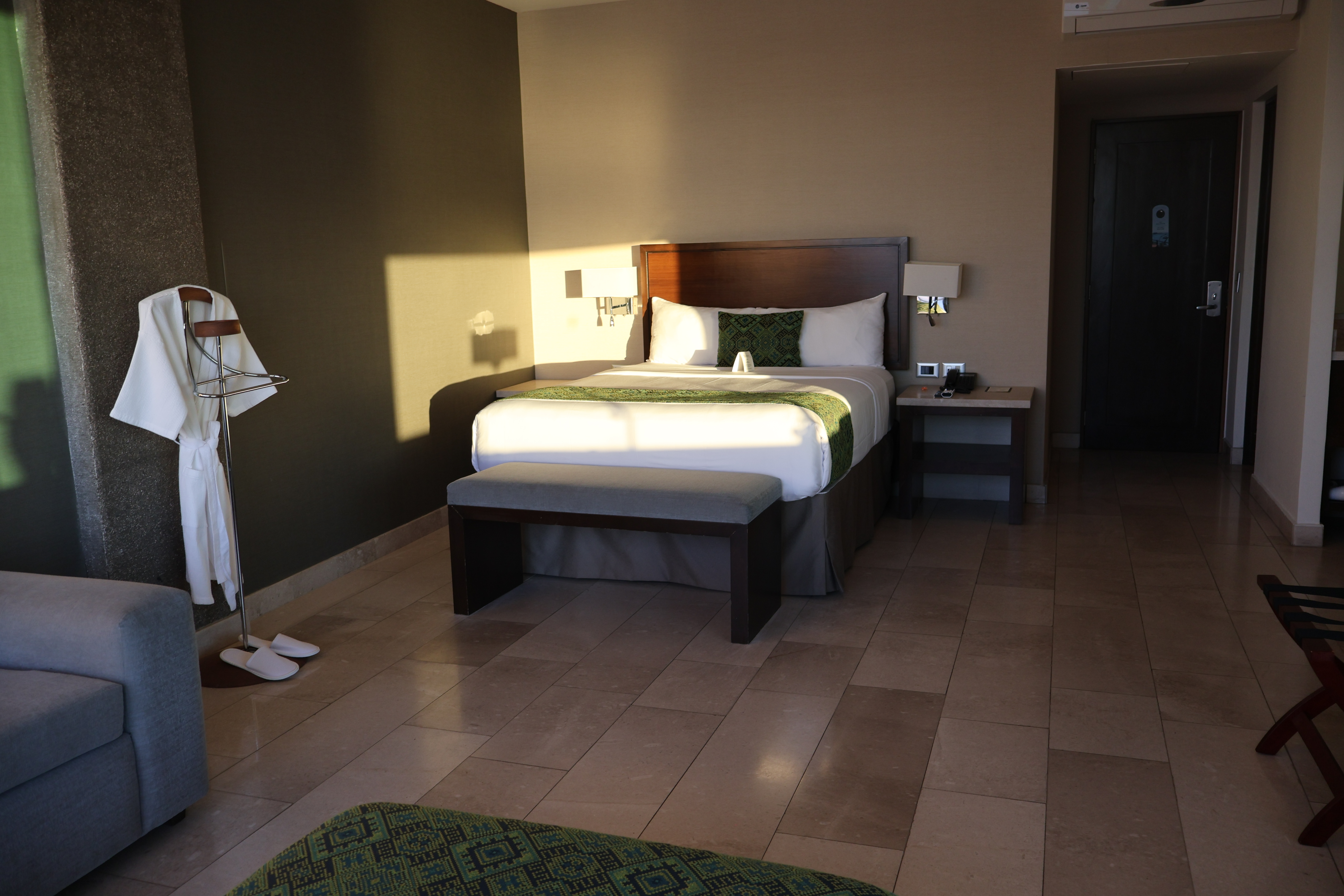 MASTER SUITE - 4